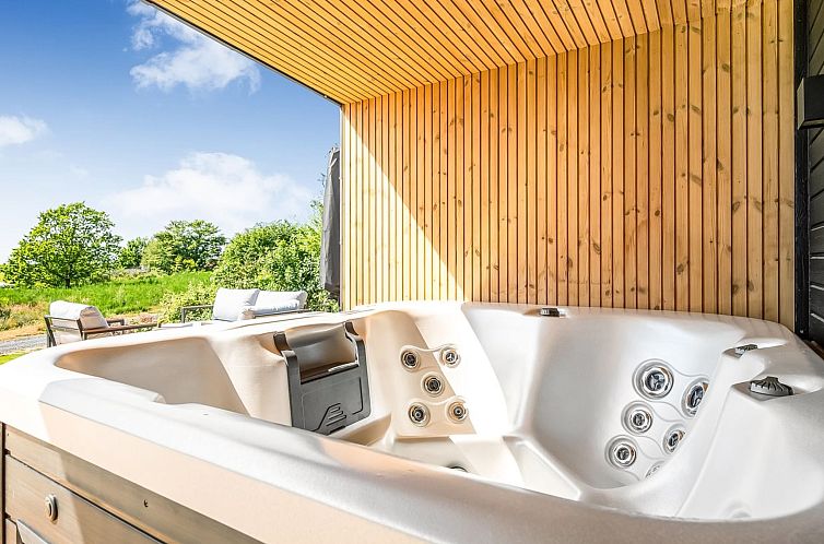 Vakantiehuis "Arjuna" - 750m from the sea