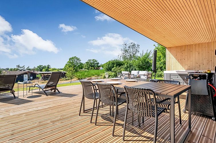 Vakantiehuis "Arjuna" - 750m from the sea