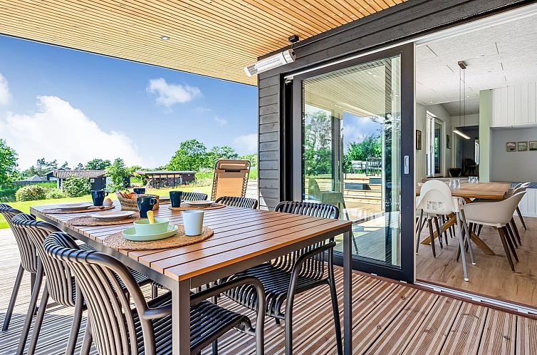 Vakantiehuis "Arjuna" - 750m from the sea