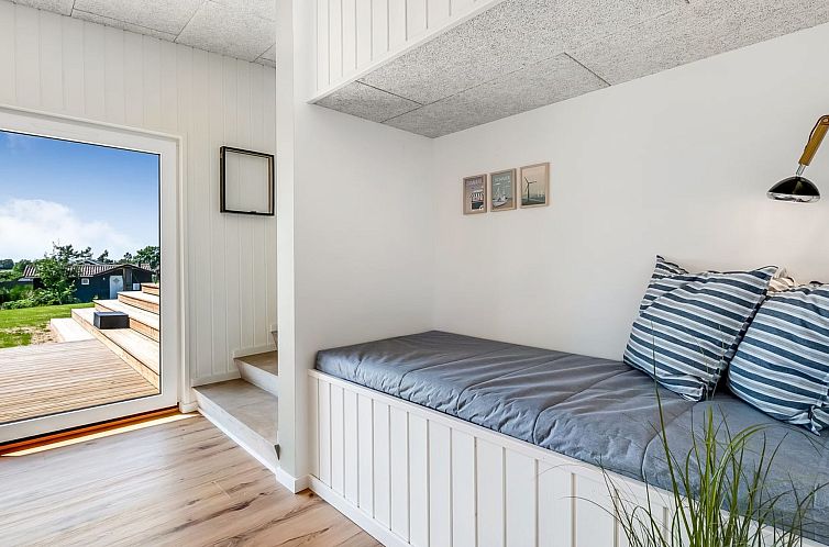 Vakantiehuis "Arjuna" - 750m from the sea