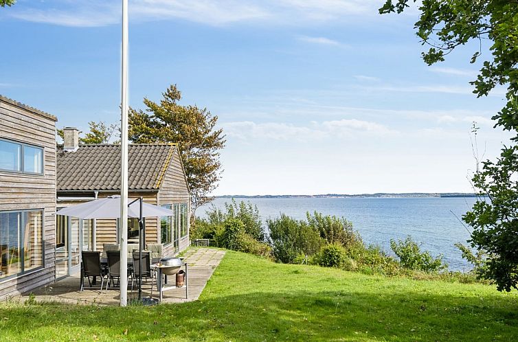 Vakantiehuis "Alfhild" - 30m from the sea