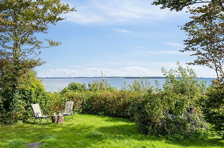 Vakantiehuis "Alfhild" - 30m from the sea