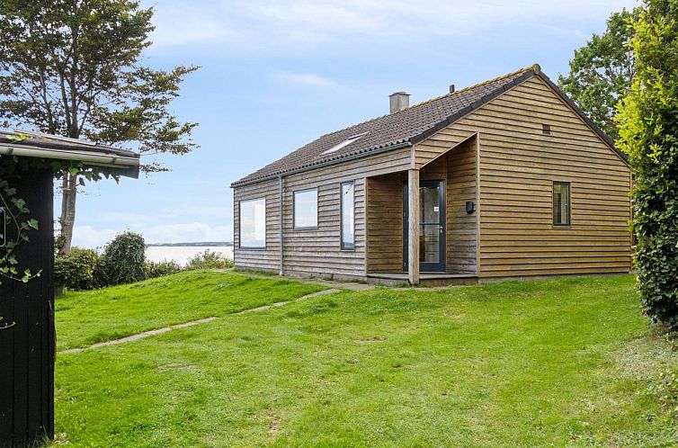 Vakantiehuis "Alfhild" - 30m from the sea