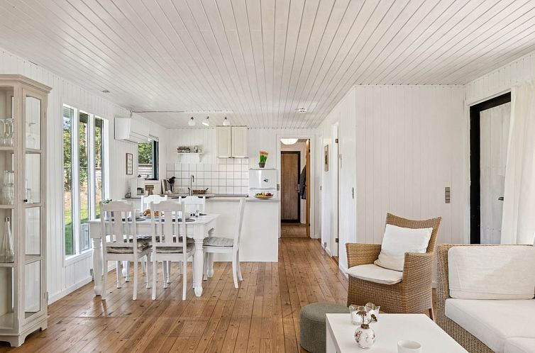 Vakantiehuis "Lavrans" - 1km from the sea