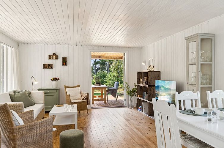 Vakantiehuis "Lavrans" - 1km from the sea