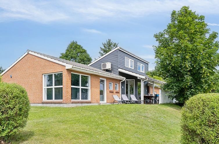 Vakantiehuis "Svenn" - 300m from the sea