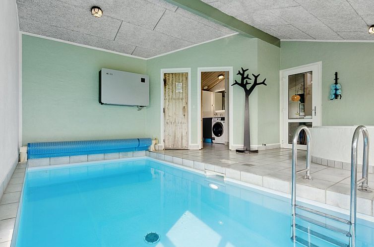 Vakantiehuis "Svenn" - 300m from the sea