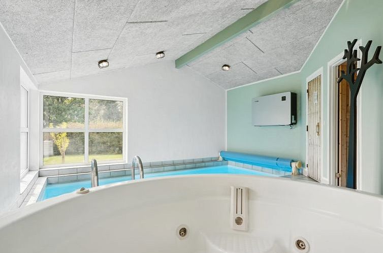 Vakantiehuis "Svenn" - 300m from the sea