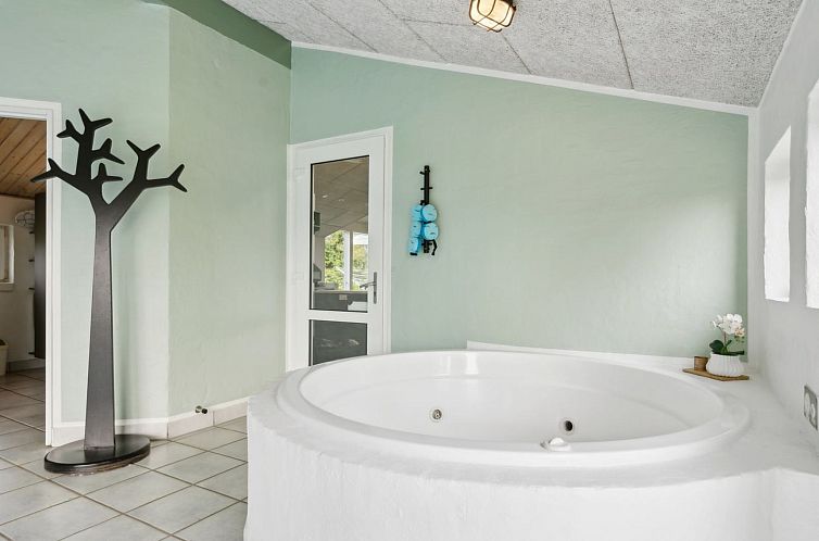 Vakantiehuis "Svenn" - 300m from the sea