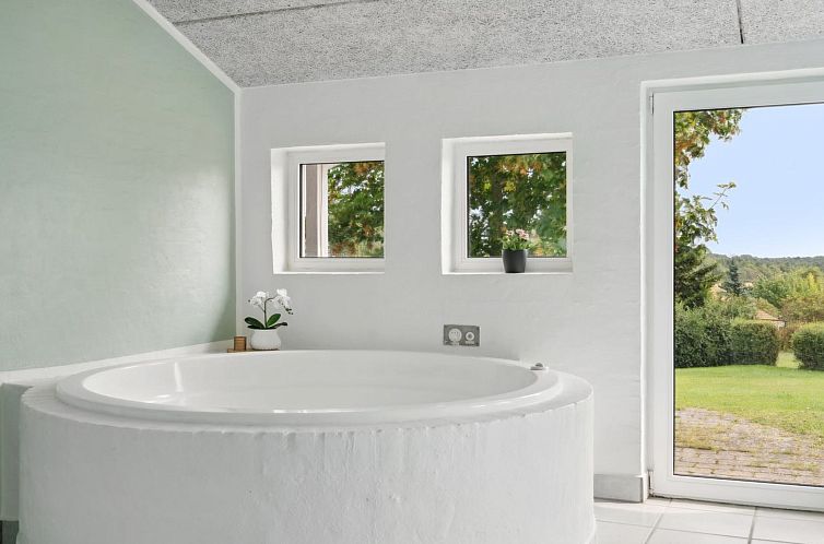 Vakantiehuis "Svenn" - 300m from the sea