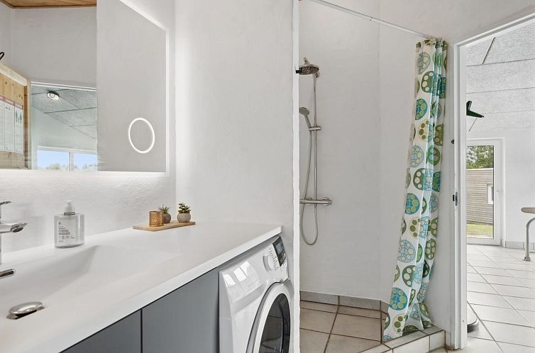 Vakantiehuis "Svenn" - 300m from the sea