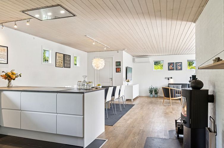 Vakantiehuis "Danja" - 1.7km from the sea