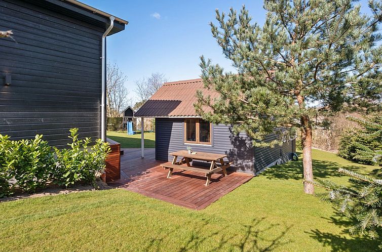 Vakantiehuis "Ylvi" - 250m from the sea