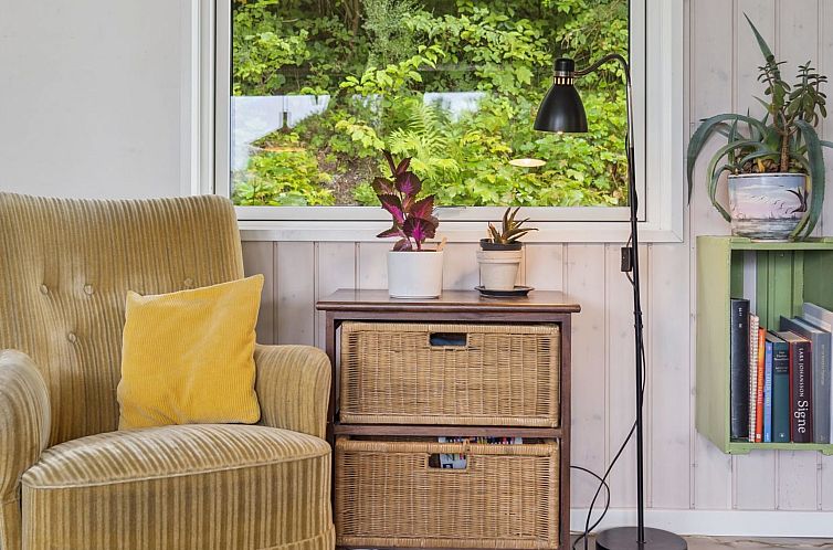 Vakantiehuis "Marjanne" - 800m from the sea