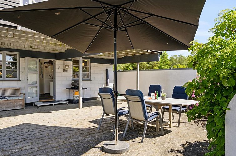 Vakantiehuis "Eikka" - 100m from the sea