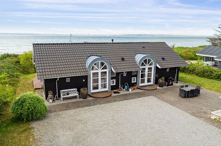 Vakantiehuis "Elspeth" - 25m from the sea