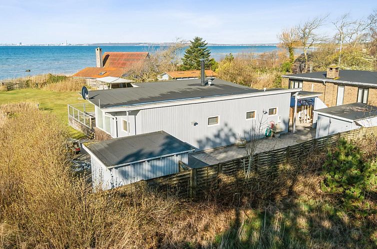 Vakantiehuis "Dzavid" - 10m from the sea