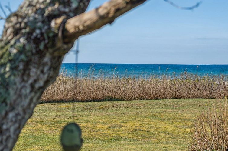 Vakantiehuis "Dzavid" - 10m from the sea