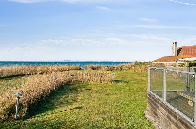 Vakantiehuis "Dzavid" - 10m from the sea