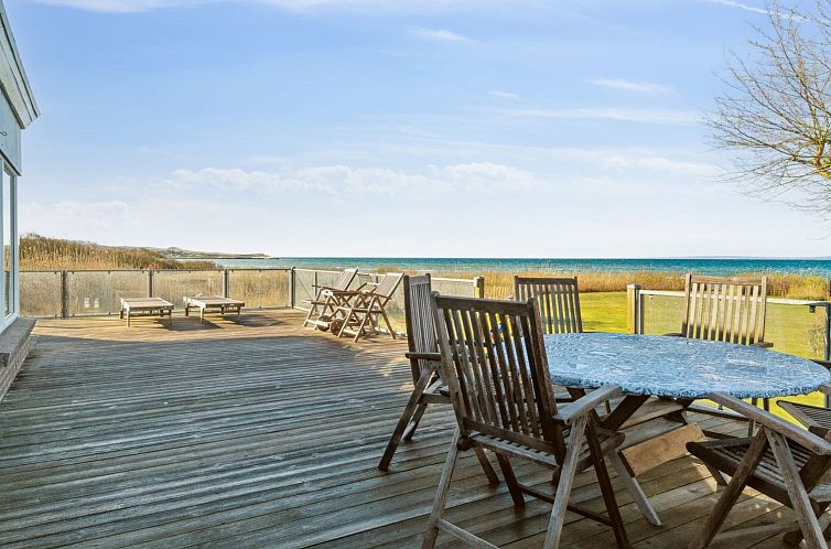 Vakantiehuis "Dzavid" - 10m from the sea