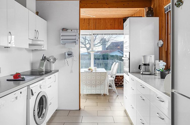 Vakantiehuis "Dzavid" - 10m from the sea