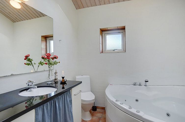 Vakantiehuis "Bitha" - 400m from the sea