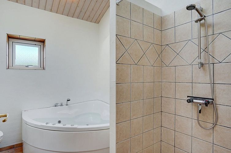 Vakantiehuis "Bitha" - 400m from the sea