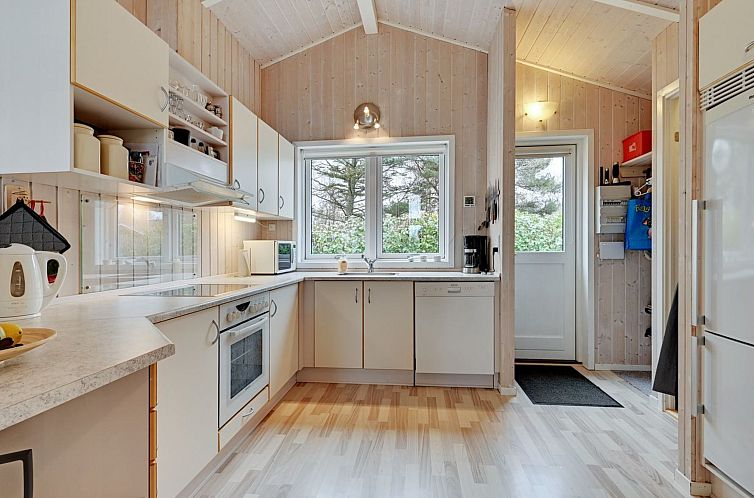 Vakantiehuis "Dorthie" - 1.7km from the sea