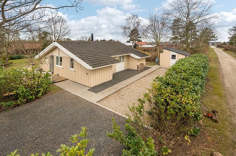 Vakantiehuis "Dorthie" - 1.7km from the sea