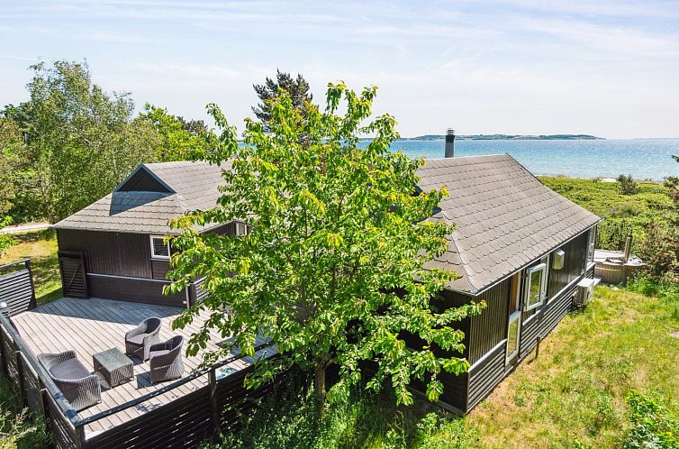 Vakantiehuis "Klint" - 25m from the sea