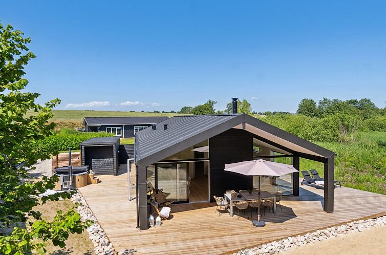 Vakantiehuis "Lonneke" - 450m from the sea