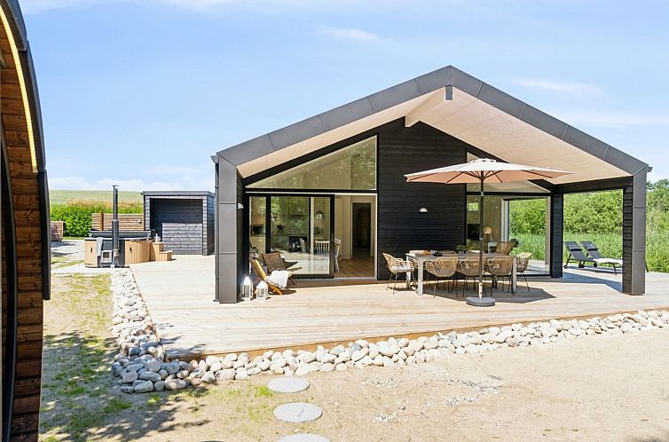 Vakantiehuis "Lonneke" - 450m from the sea