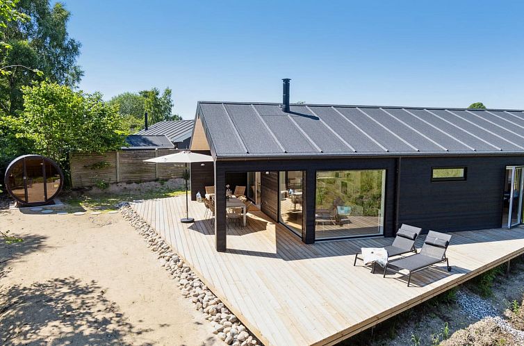 Vakantiehuis "Lonneke" - 450m from the sea