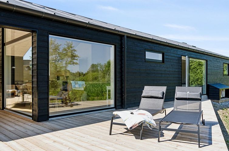 Vakantiehuis "Lonneke" - 450m from the sea