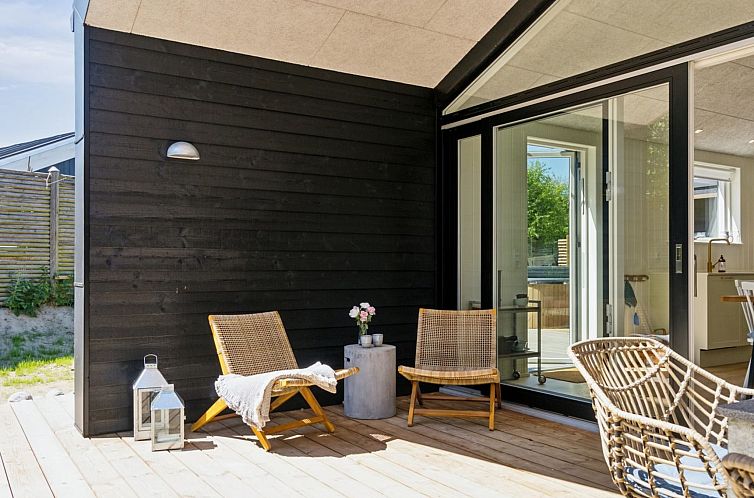 Vakantiehuis "Lonneke" - 450m from the sea