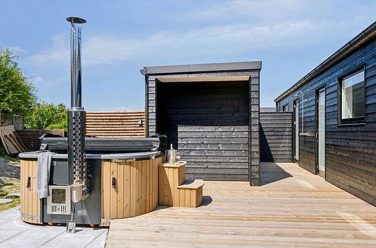 Vakantiehuis "Lonneke" - 450m from the sea