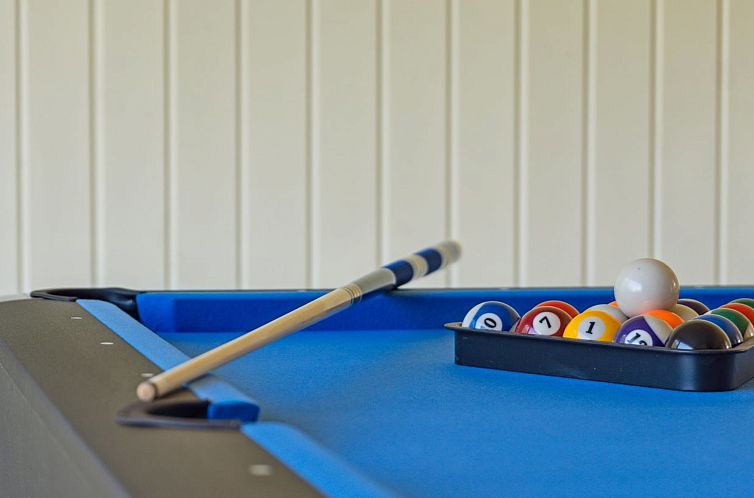 Vakantiehuis "Lonneke" - 450m from the sea