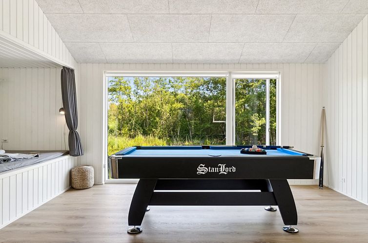 Vakantiehuis "Lonneke" - 450m from the sea