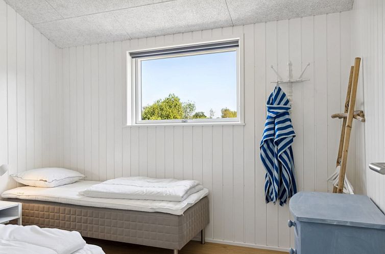 Vakantiehuis "Lonneke" - 450m from the sea