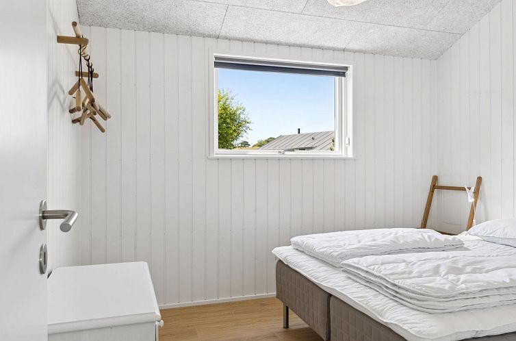 Vakantiehuis "Lonneke" - 450m from the sea