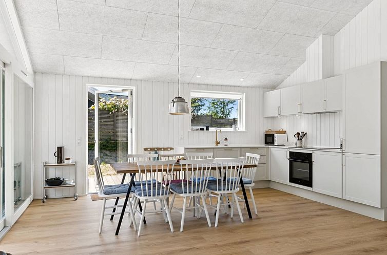 Vakantiehuis "Lonneke" - 450m from the sea