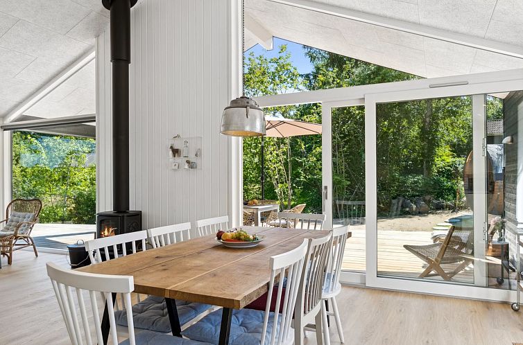 Vakantiehuis "Lonneke" - 450m from the sea