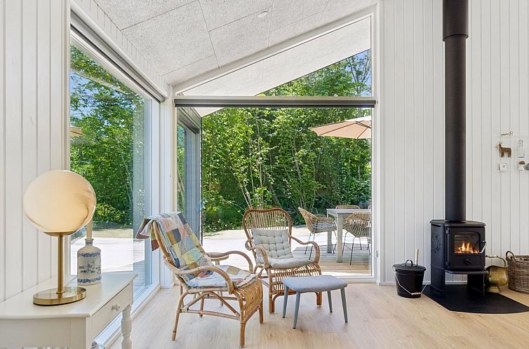 Vakantiehuis "Lonneke" - 450m from the sea