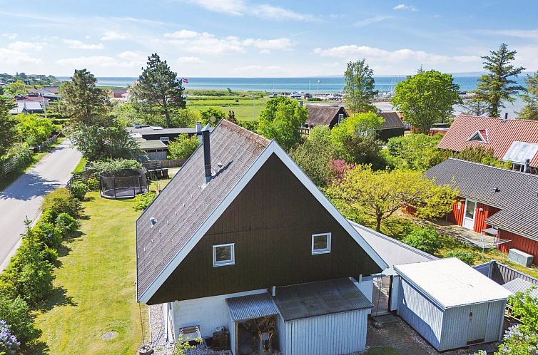 Vakantiehuis "Eikka" - 100m from the sea