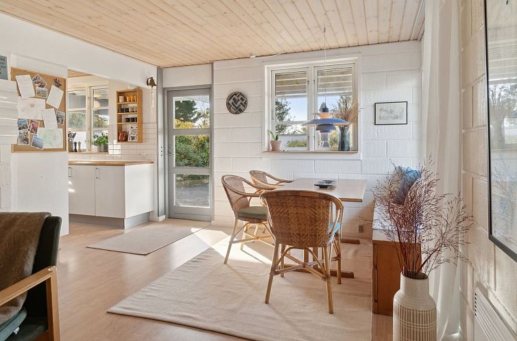 Vakantiehuis "Eikka" - 100m from the sea