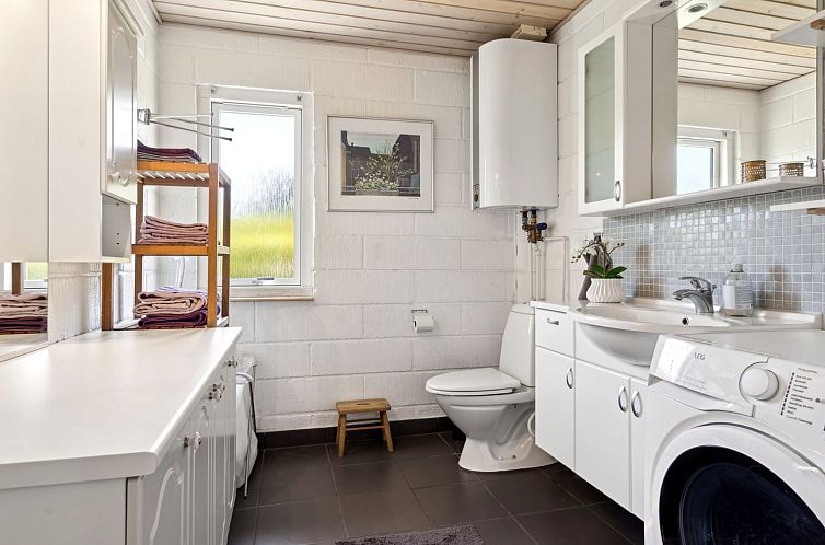 Vakantiehuis "Eikka" - 100m from the sea