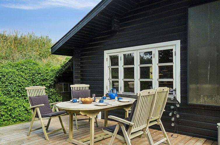 Vakantiehuis "Dorthie" - 1.7km from the sea