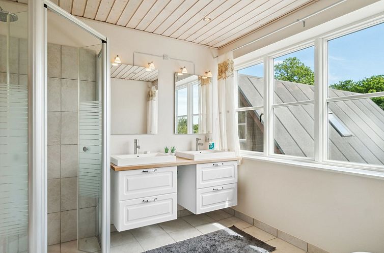 Vakantiehuis "Guthbrand" - 800m from the sea