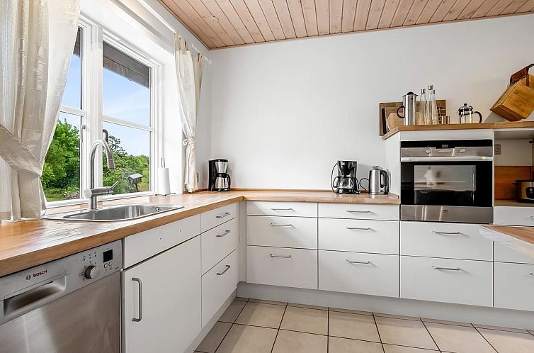 Vakantiehuis "Guthbrand" - 800m from the sea