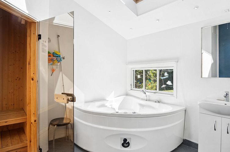 Vakantiehuis "Henryk" - 350m from the sea